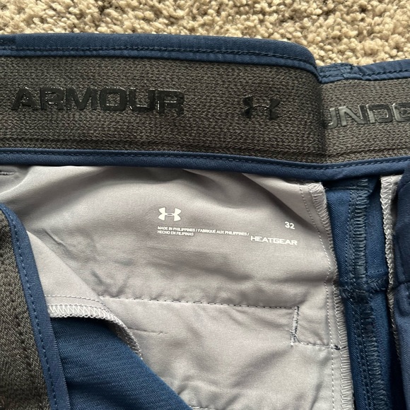 Navy Under armour golf shorts - Picture 2 of 3